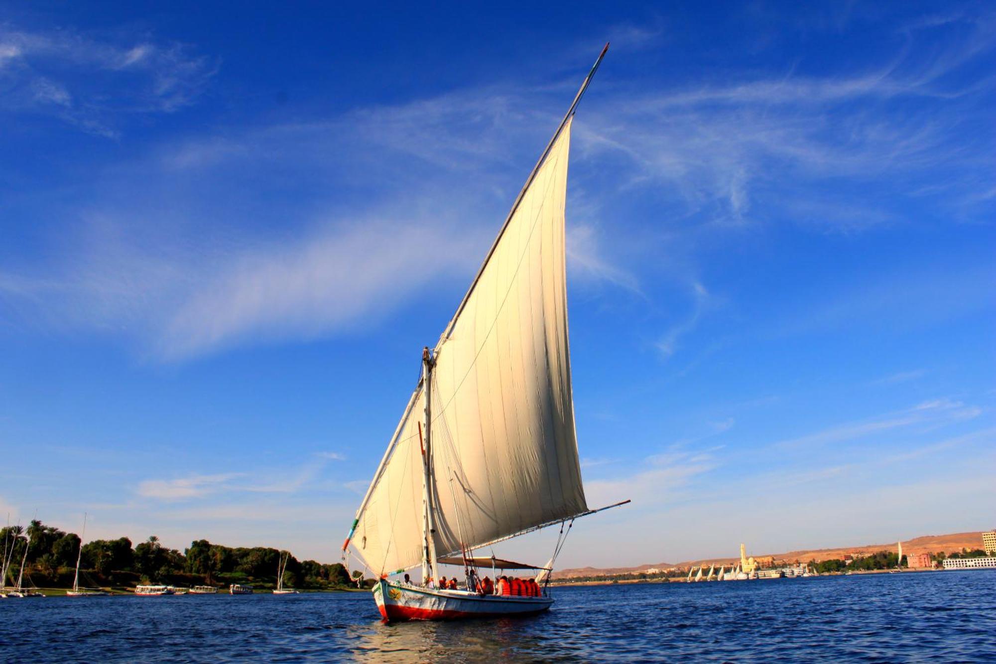 Moevenpick Royal Lily Nile Cruise, Every Monday Four Nights From Luxor, Every Friday Three Nights From Aswan - Including Excursions & Sightseeing Eksteriør bilde