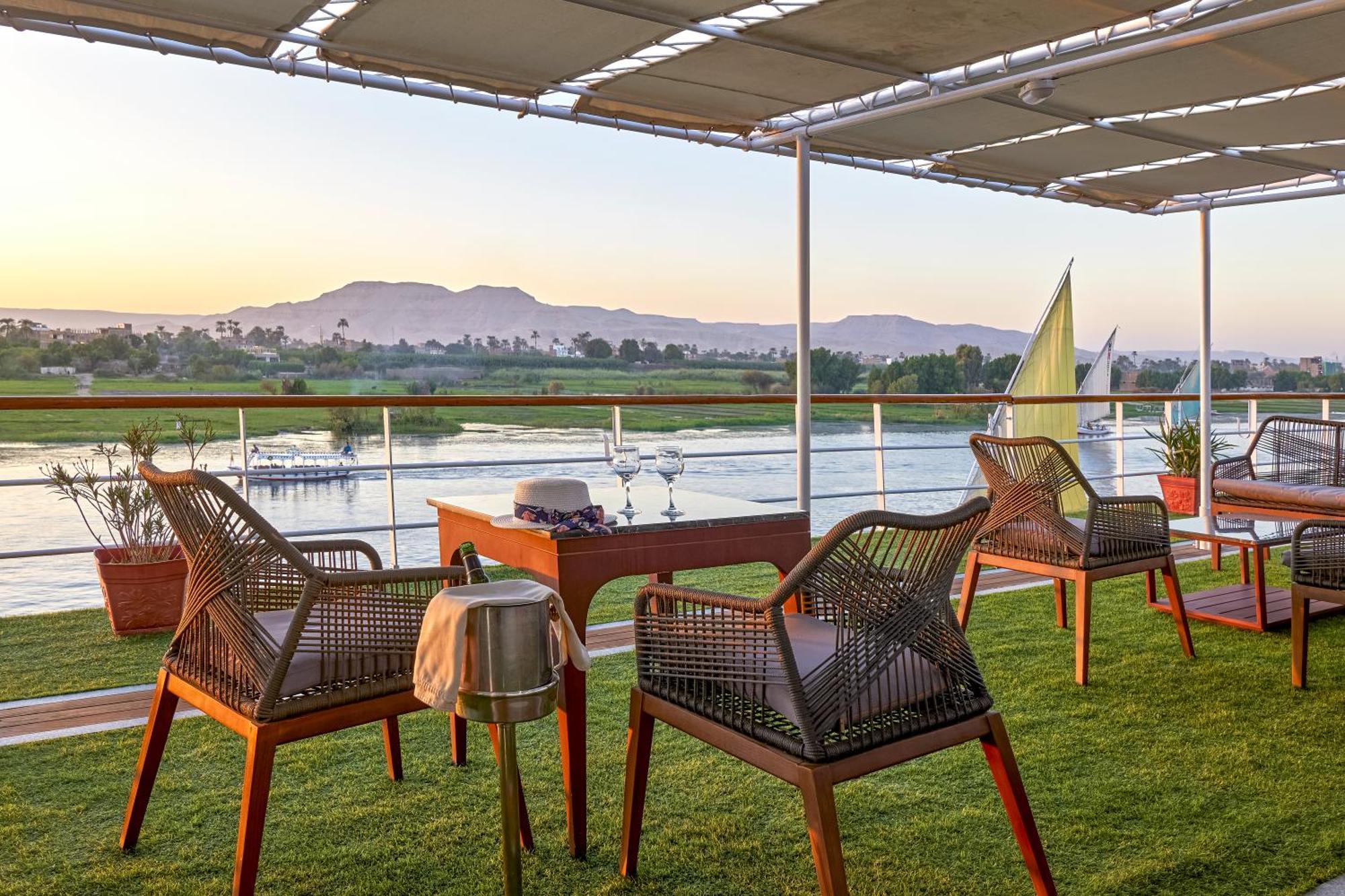 Moevenpick Royal Lily Nile Cruise, Every Monday Four Nights From Luxor, Every Friday Three Nights From Aswan - Including Excursions & Sightseeing Eksteriør bilde
