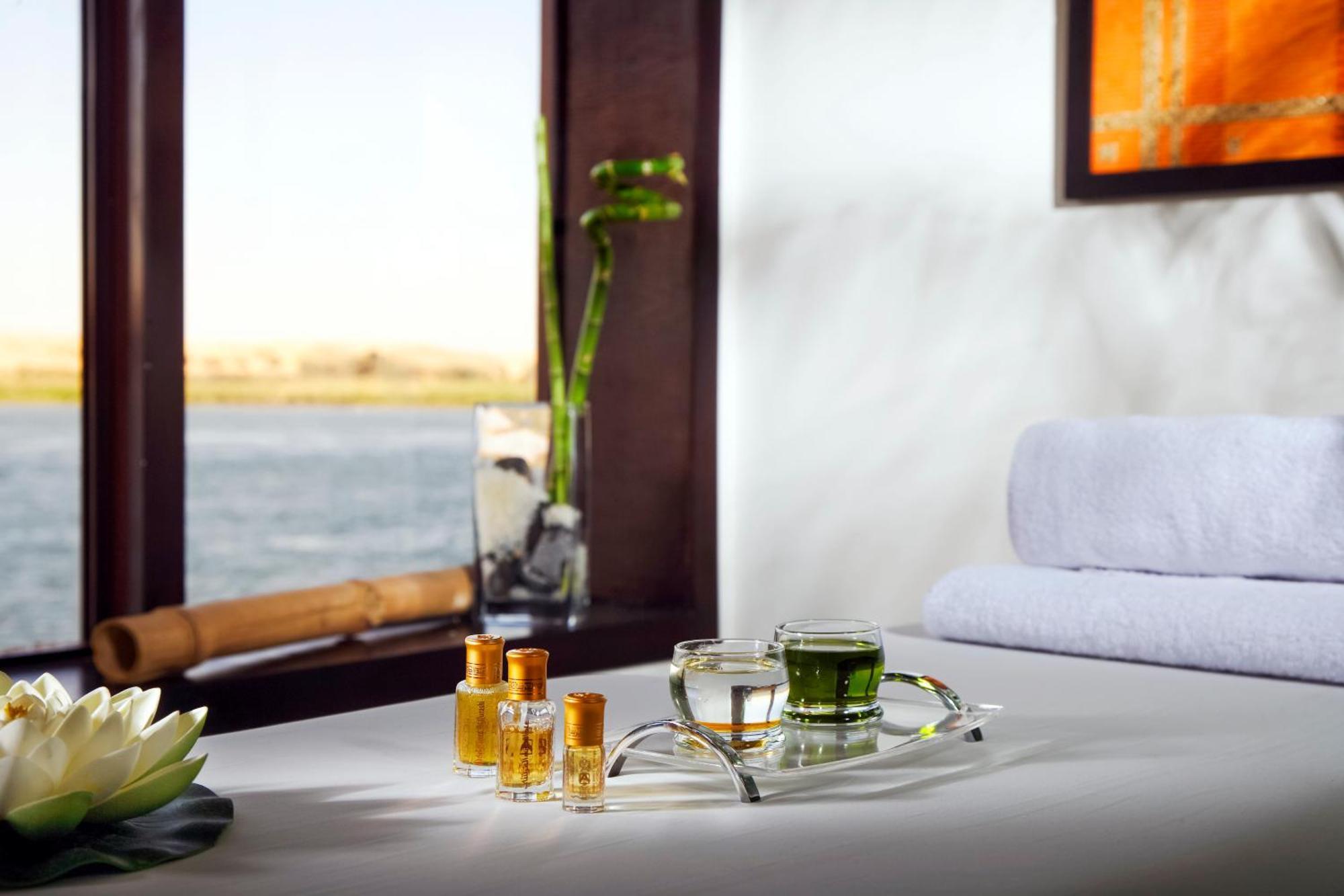 Moevenpick Royal Lily Nile Cruise, Every Monday Four Nights From Luxor, Every Friday Three Nights From Aswan - Including Excursions & Sightseeing Eksteriør bilde